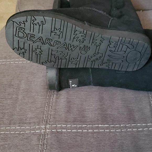 Womens Bearpaw boots size 8 - Picture 2 of 3
